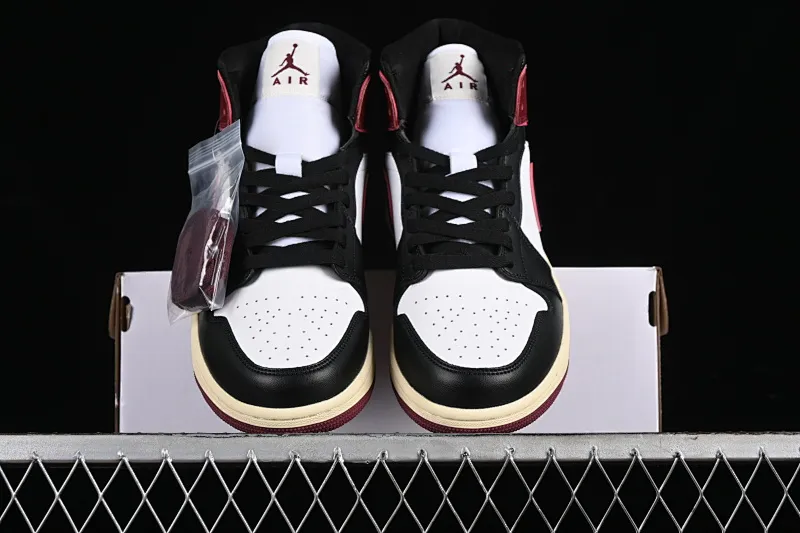 All categories Air Jordan Jordan series basketball shoes Air Jordan 1 Mid Air Jordan 1 Mid AJ1 Joe 1 snake pattern black and red toes Zhongbang basketball shoes FQ7818-101
